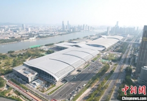 广交会展馆四期项目建设重启 现场一派繁忙