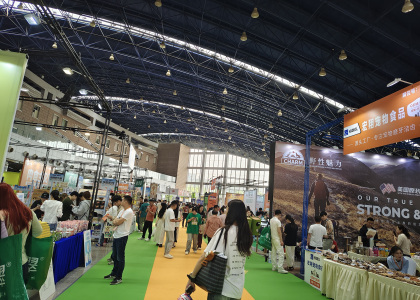 4月18日，在徐州国际会展中心举行的2025鸿威·世界宠物博览会吸引了数万名观众。