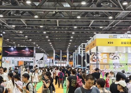 广州世界宠物博览会今日盛大开幕！9月19日至21日，为期三天的萌宠盛宴在广州琶洲保利世贸博览馆热力开启，吸引全城爱宠人士目光。