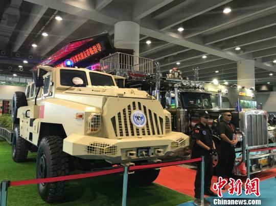 特种车辆参展 索有为 摄