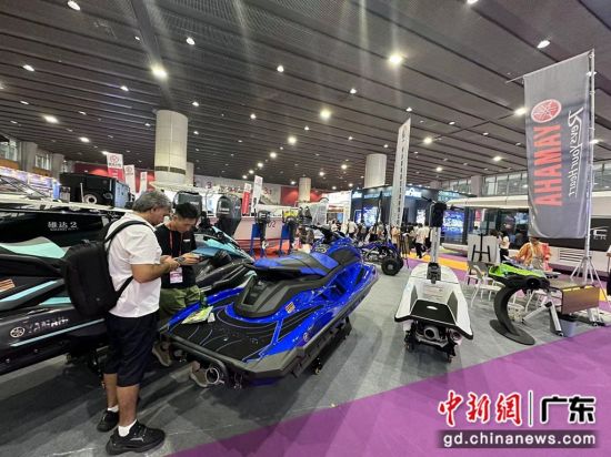 2024亚洲游艇展在广交会展馆开幕。程景伟 摄